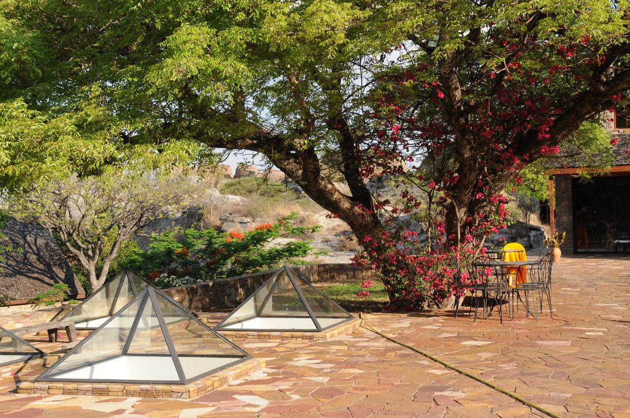 Le Jardin Du Roy 호텔 Ranohira 외부 사진